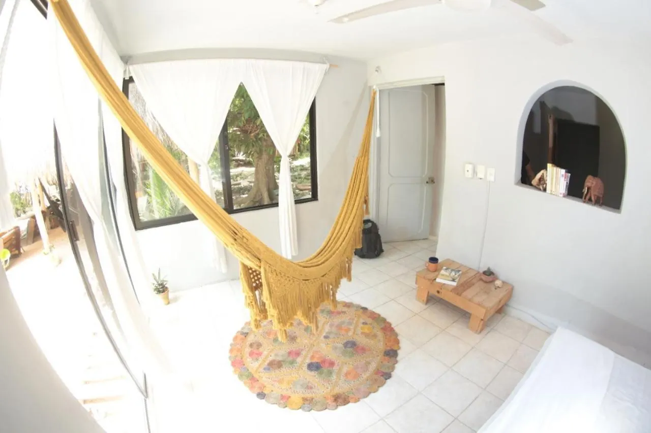 Posada Lulu La Bruja Yoga Lodge Bacalar Mexico